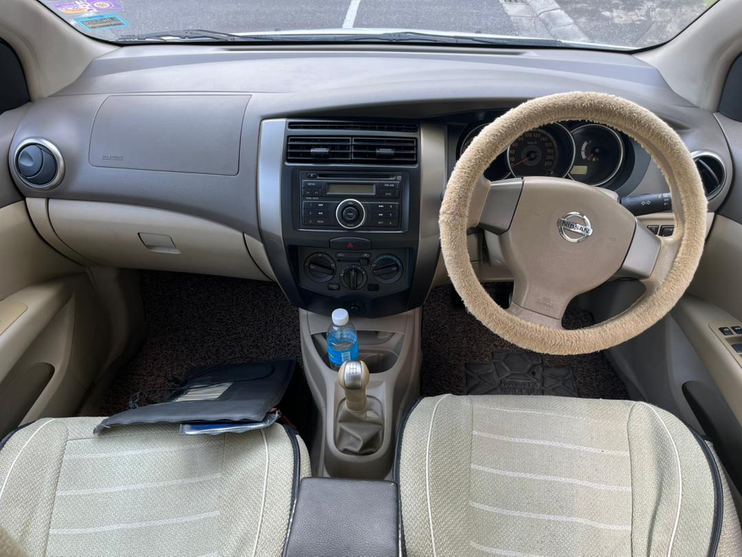 2009 NISSAN GRAND LIVINA — gambar 5