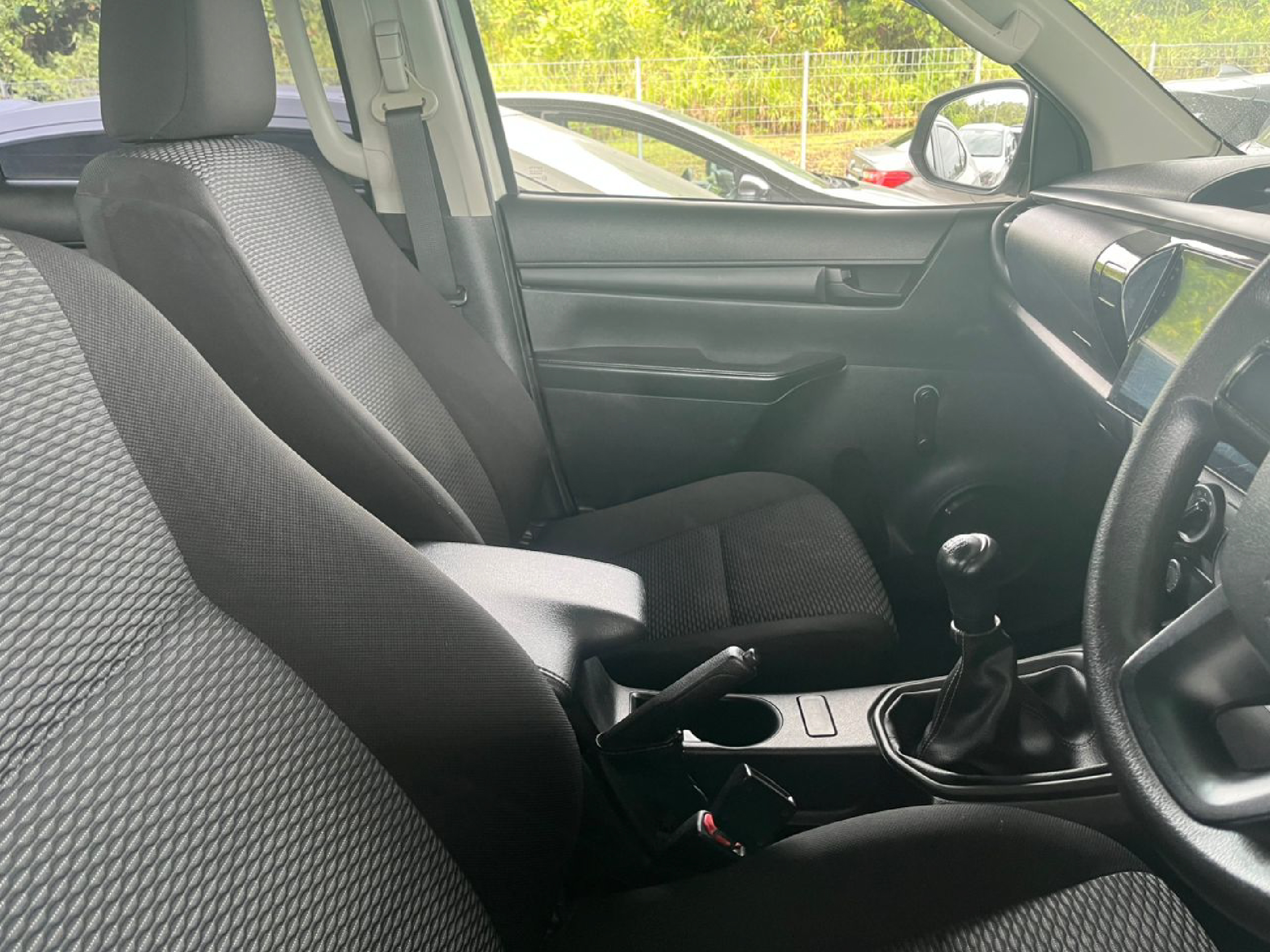 2019 TOYOTA HILUX — gambar 3