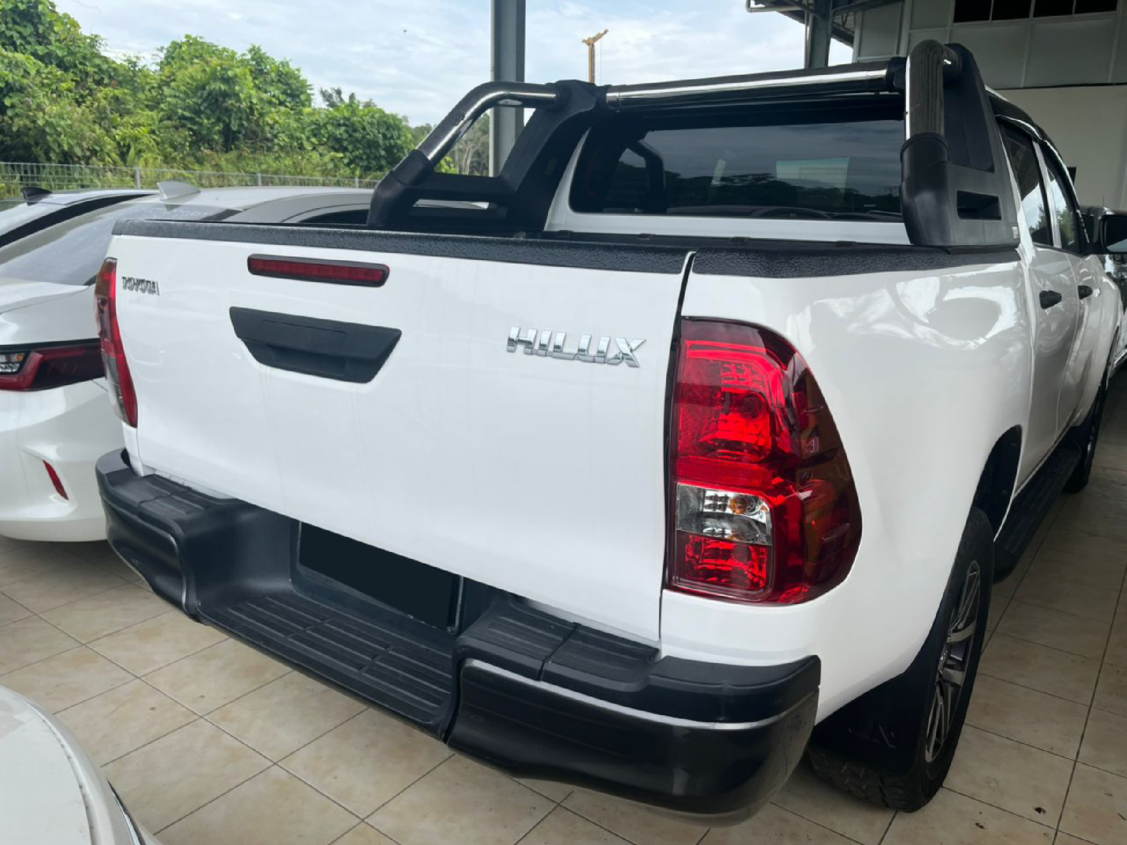 2019 TOYOTA HILUX — gambar 2