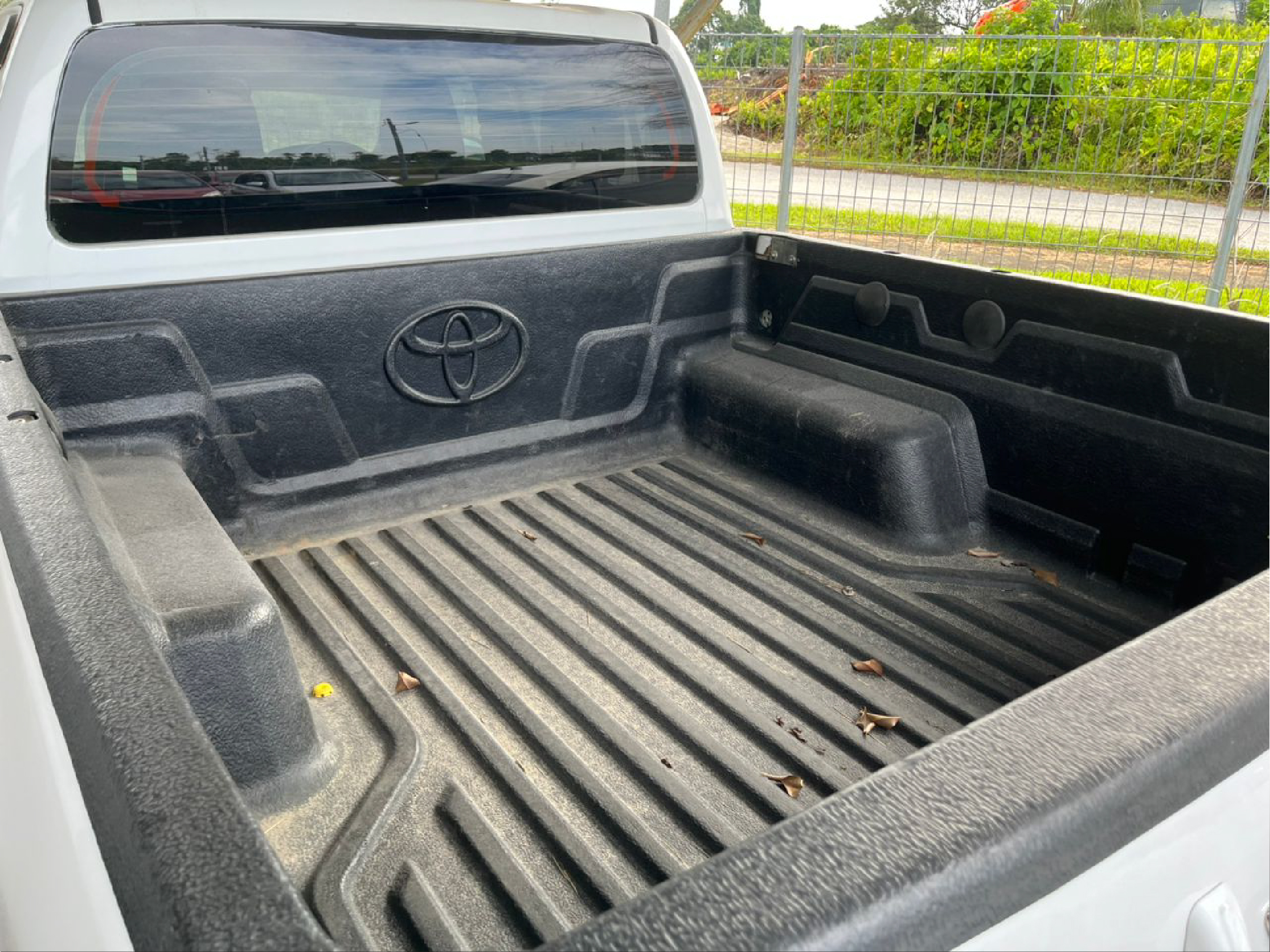 2017 TOYOTA HILUX — gambar 3